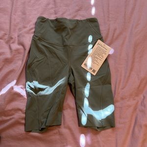 LULULEMON Base Pace HR Short 8” Size 2